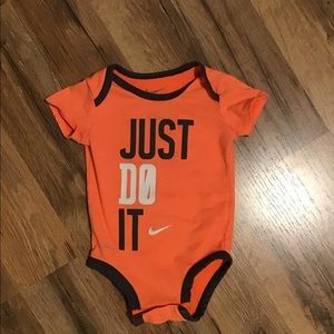 Baby boy Nike onesie 🧡 size 0-6 month